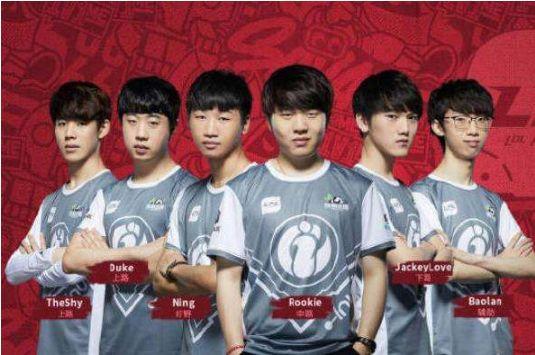 大谷翔平在 2021 赛季多次获得“历史成就奖”，联盟特意为其增设奖项